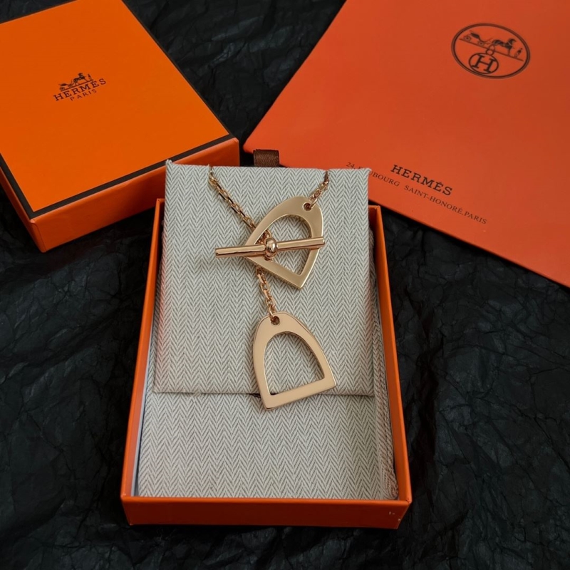 H**me5 necklaces